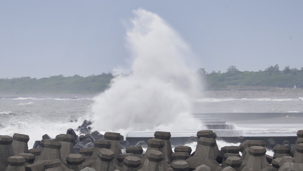 Taiwan typhoon Krathon: Schools and offices closed, hundreds evacuate [Video]