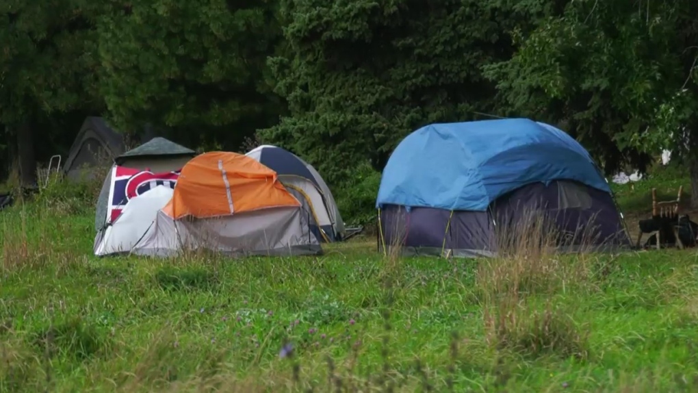 Homeless encampment grows on Notre-Dame Street, prompting concern and calls for action [Video]