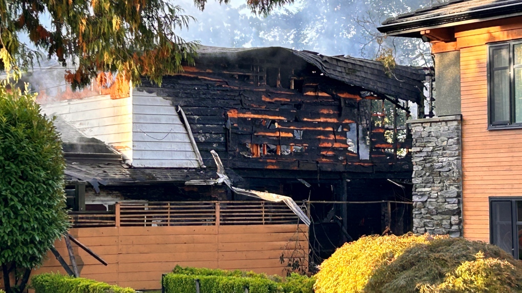 Fire destroys abandoned home in South Vancouver [Video]