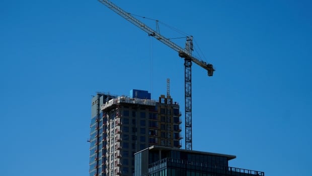 WorkSafeBC investigating crane incident at Oakridge in Vancouver [Video]