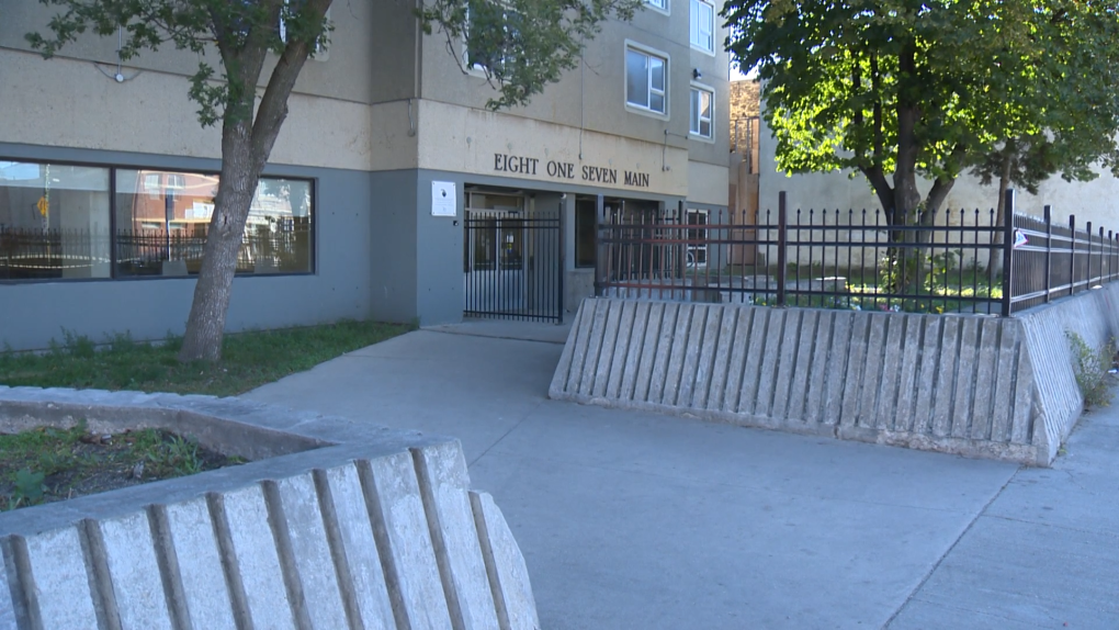 Winnipeg police shooting: apartment residents shaken up [Video]