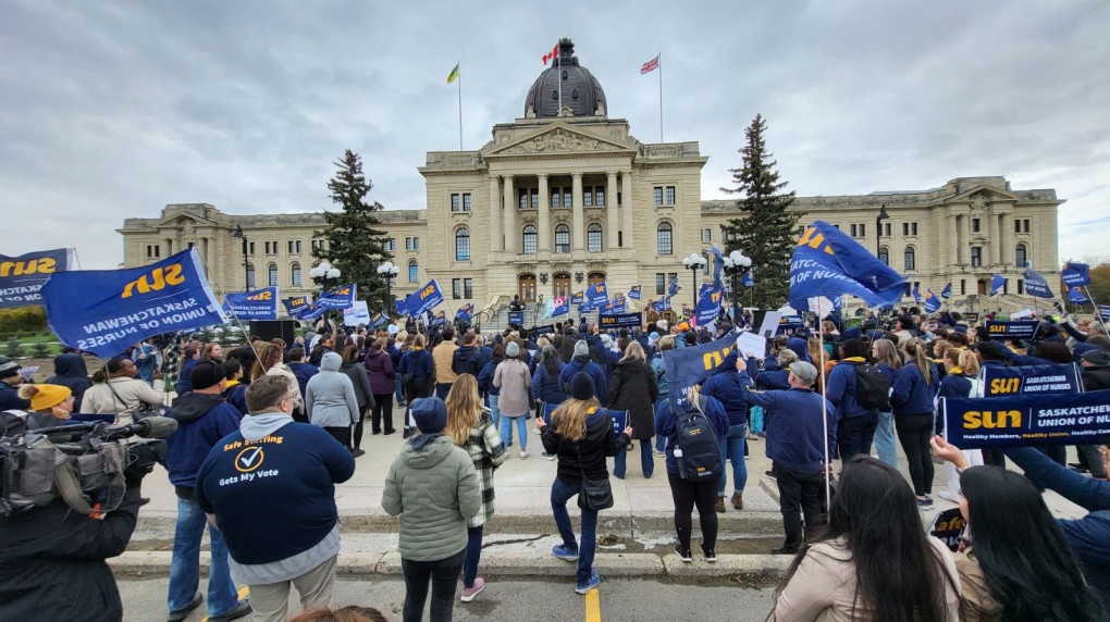 Nurses rally in front of Sask. legislative building [Video]