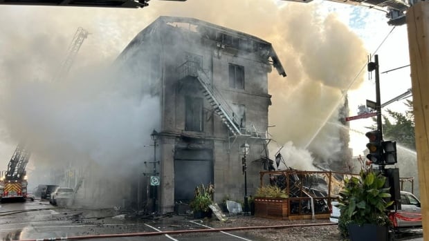 Masked person seen breaking into Old Montreal building minutes before deadly fire [Video]