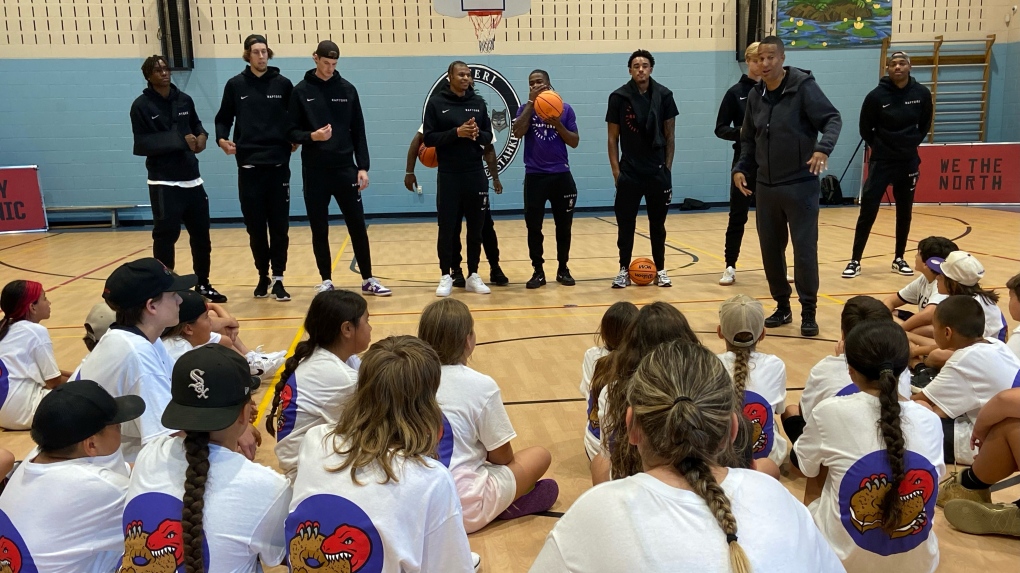 Toronto Raptors shoot hoops with students in Kahnawake [Video]