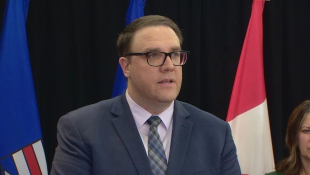 Alberta government mulls legal action against social services agency that moved clients to motel [Video]