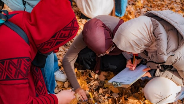 This group is breaking down barriers to nature for Muslim students  one classroom at a time [Video]