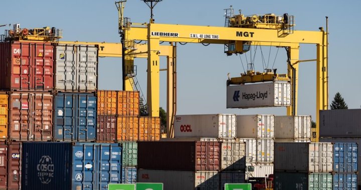 Montreal dockworkers to stop all overtime work as contract talks drag on – Montreal [Video]