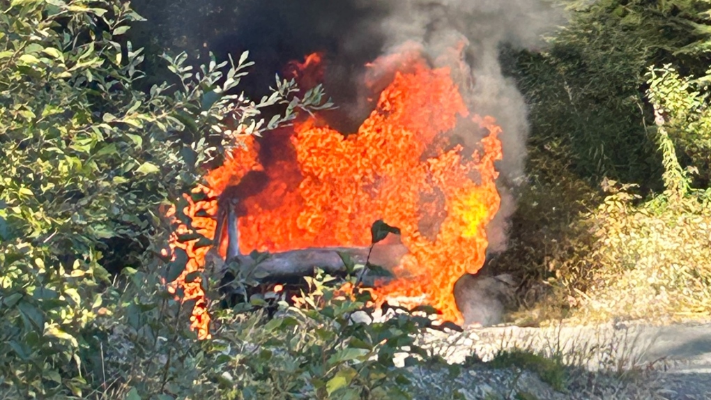 Mount Cheam: Jeep catches fire on road to trailhead [Video]