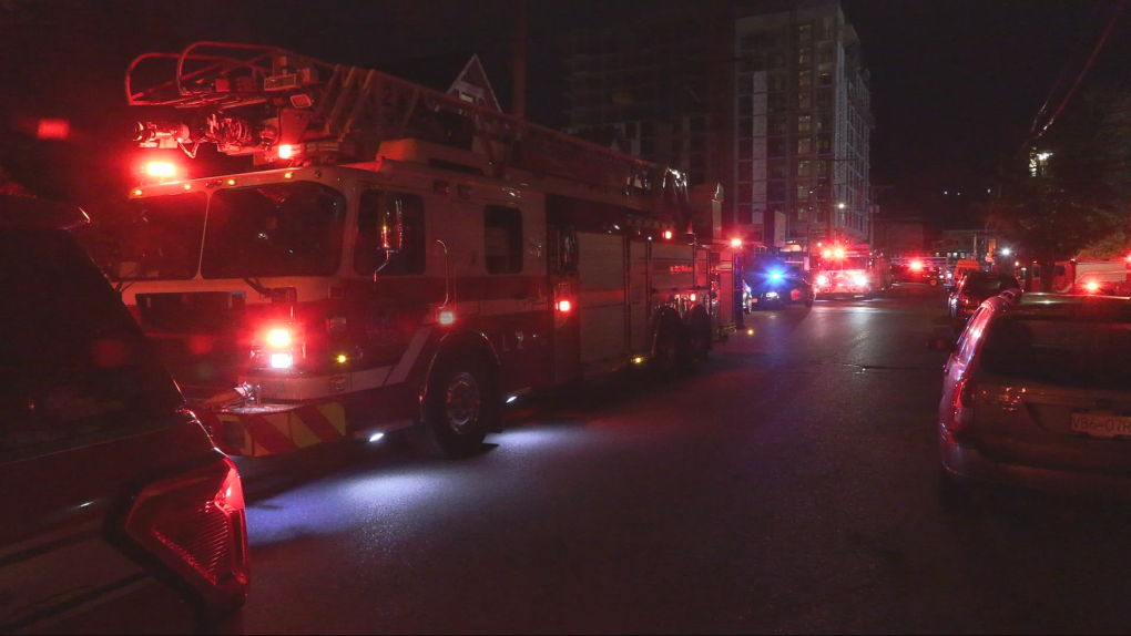 Multiple homes ablaze in East Vancouver fire [Video]