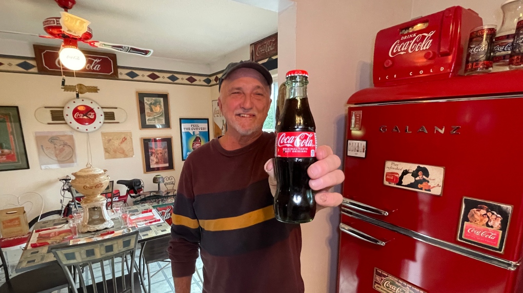 Gatineau, Que. man shows off his Coca-Cola collection [Video]