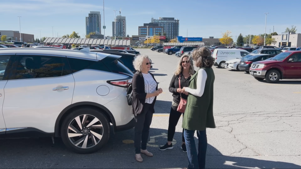 Family calls out police after Ottawa senior has wallet stolen in parking lot [Video]