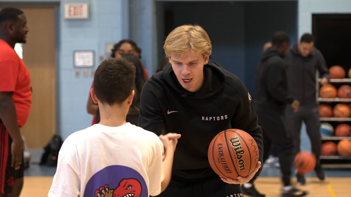 Kahnaw:ke kids score big with a visit from the Toronto Raptors [Video]