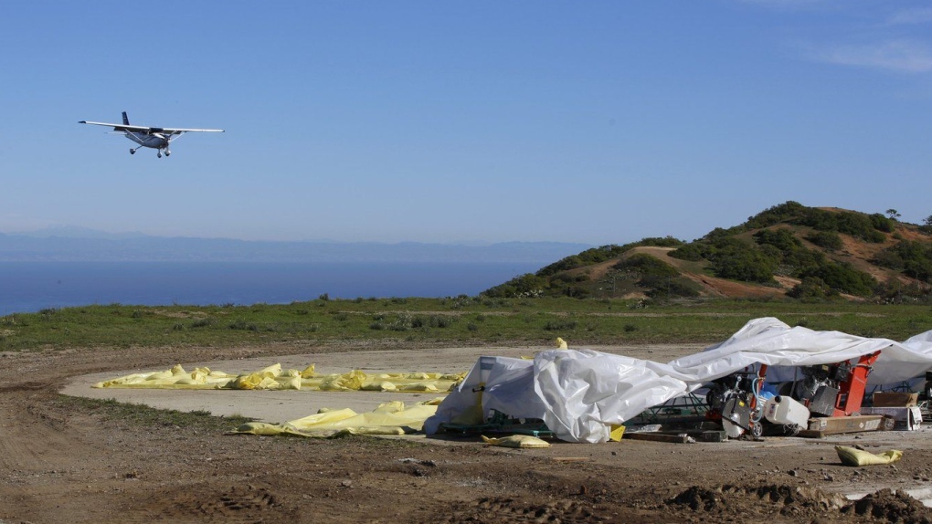 California plane crash: 5 dead on coastal island [Video]