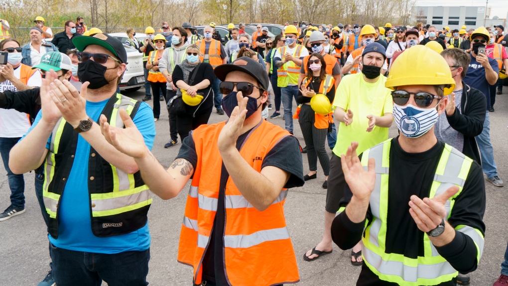 Port of Montreal dockworkers begin overtime strike as contract talks continue [Video]