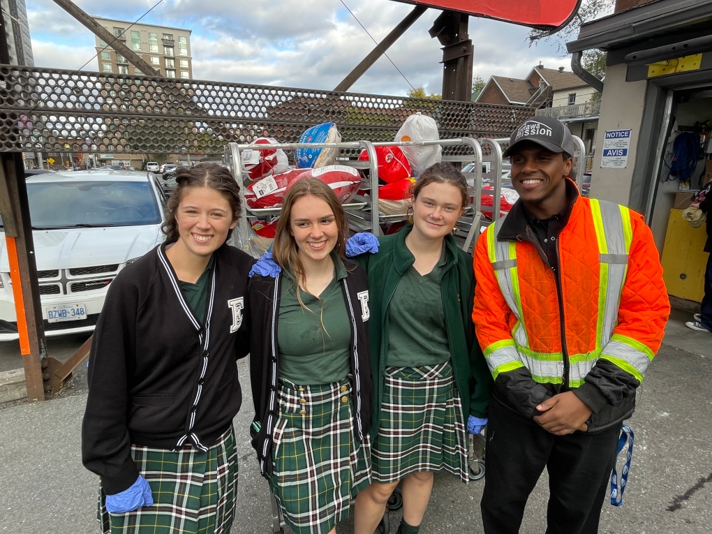 Ottawa Mission: Students donate turkeys, raise money [Video]