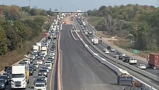 Crash causes big backup on Highway 401 through Kitchener, Cambridge [Video]