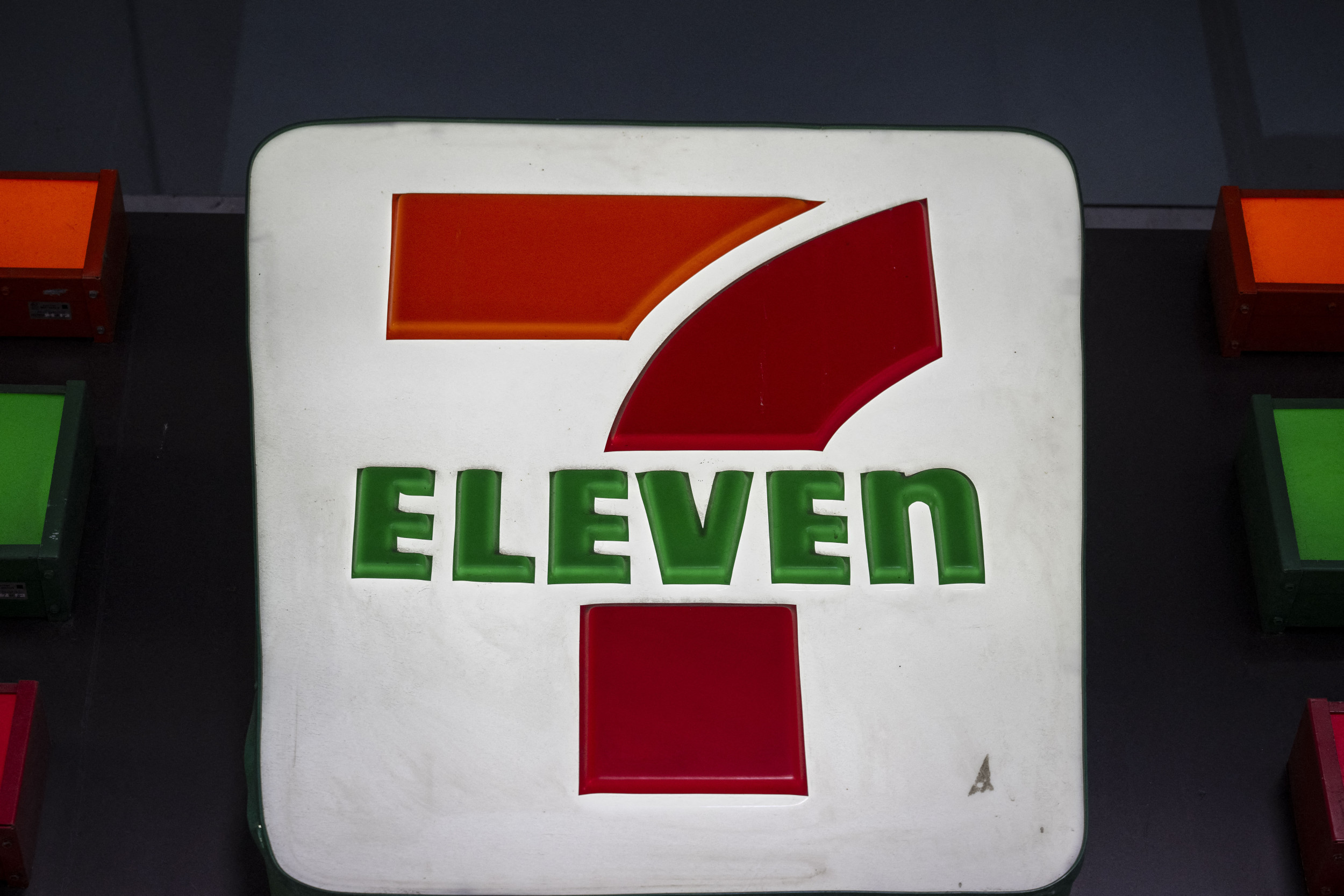 7-Eleven To Close More Than 400 Stores Across US, Canada, Mexico [Video]