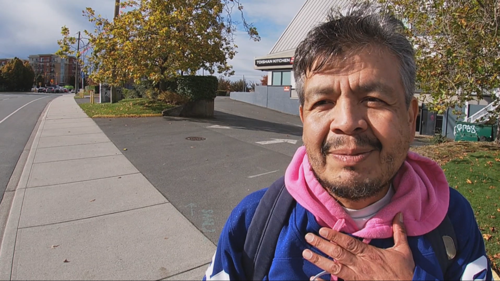 B.C. man invites strangers into his home for Thanksgiving [Video]