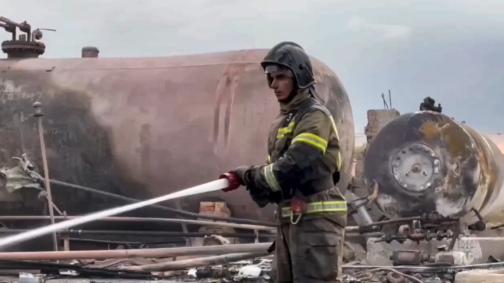 Russia service station fire kills 4 [Video]