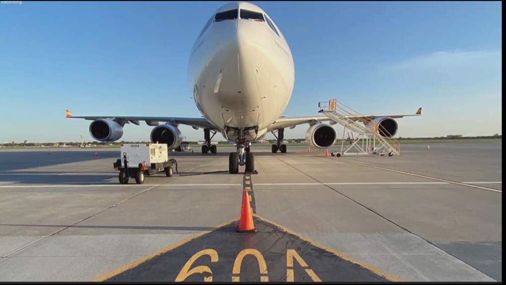 Major runway reopens at Winnipeg airport [Video]