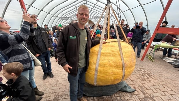 Gourd almighty: Marshfield man wins top prizes in giant pumpkin weigh-off [Video]