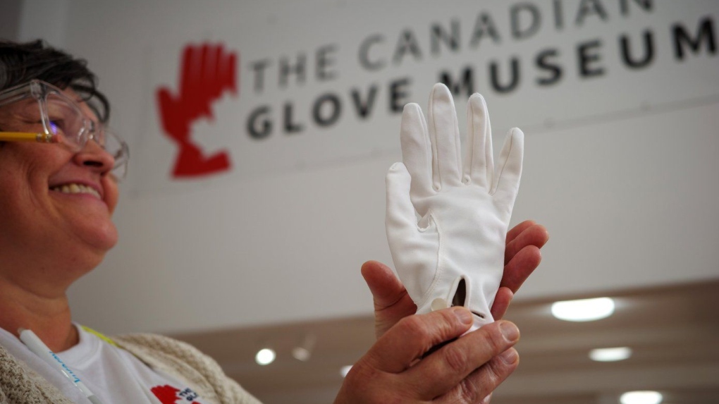 Audrey Hepburn, Marilyn Monroe gloves at NL museum [Video]