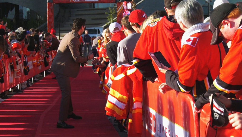 Flames roll out the red carpet for home opener at Saddledome [Video]