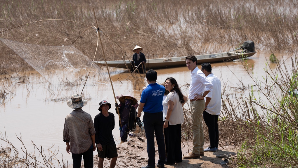 Justin Trudeau learns of caucus dissension 1000s of kms from home [Video]