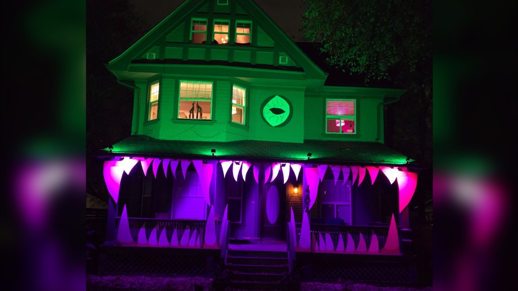 Historic Winnipeg house decorated for Halloween [Video]