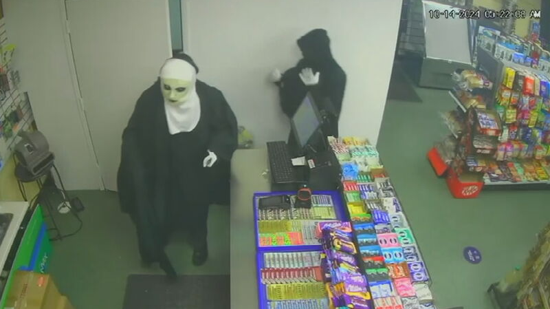 Costumed suspect robs Guelph store [Video]