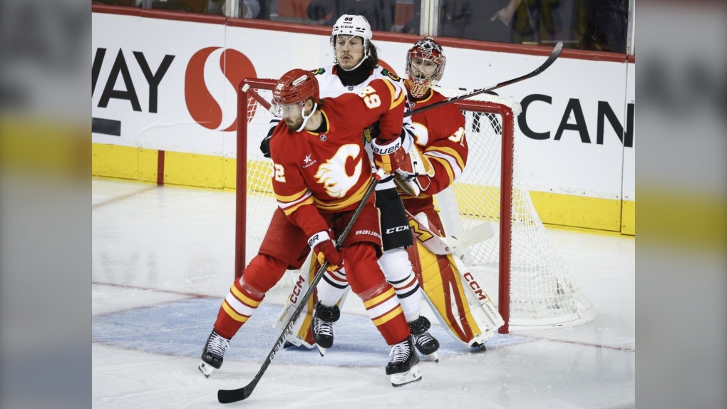 Coronato scores twice, unbeaten Flames edge Blackhawks 3-1 [Video]