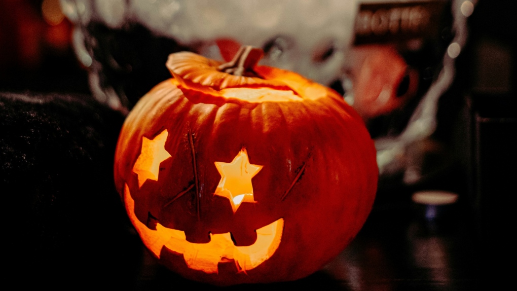 Halloween cocktails offered at Calgary bar [Video]