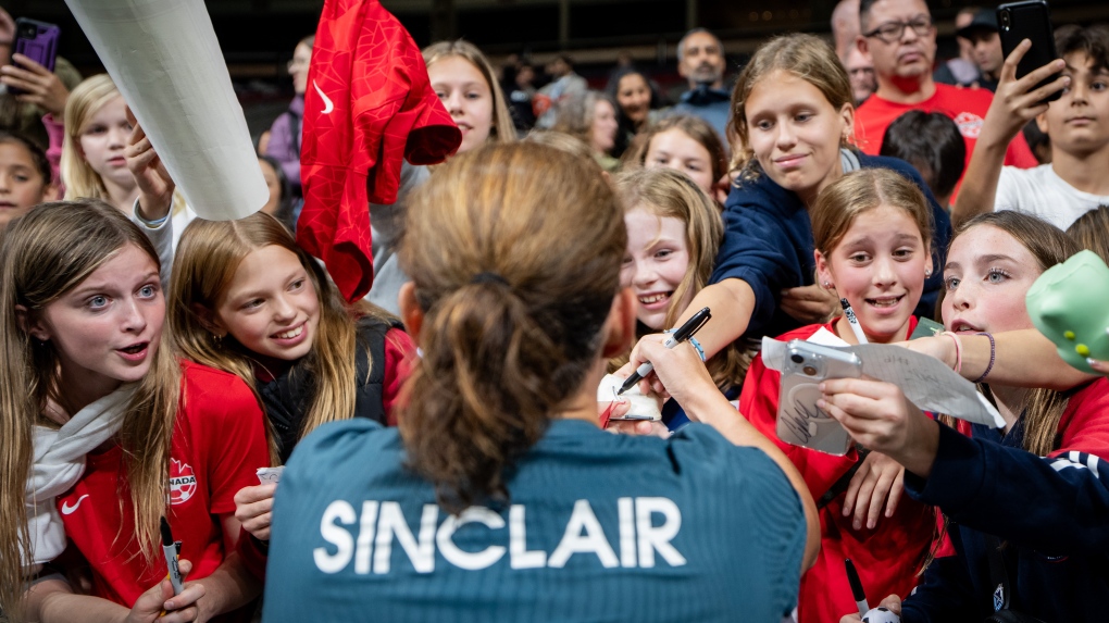 Christine Sinclair plays final hometown game at B.C. Place [Video]