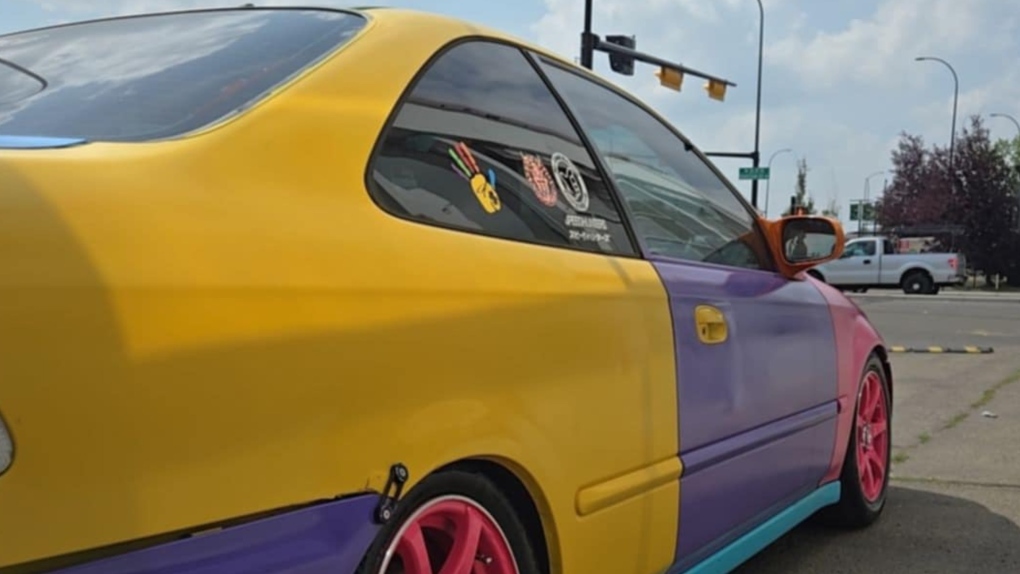 ‘My kids are really heartbroken’: Calgary dad pleads with thieves who stole colourful car [Video]