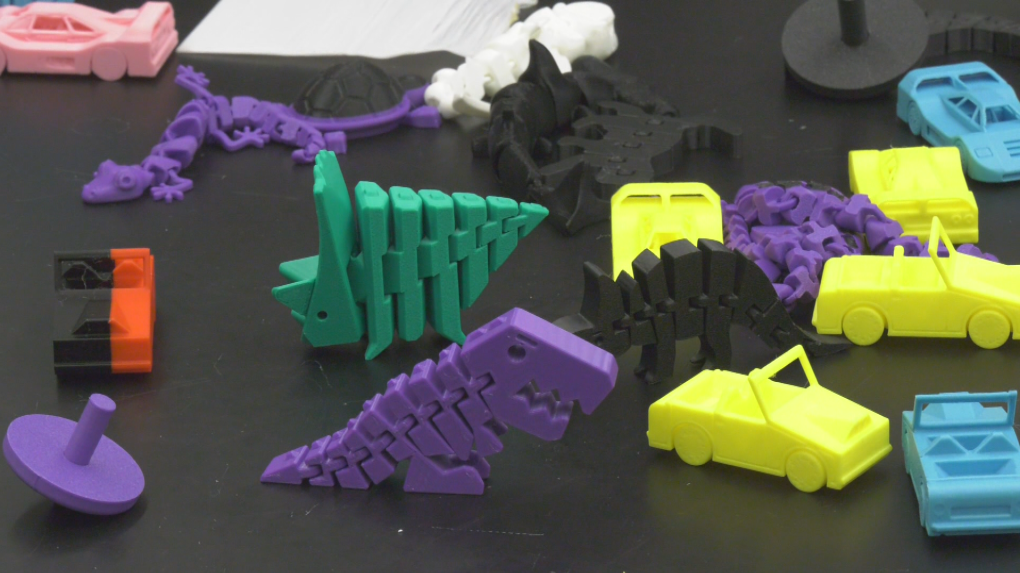 High school students printing toys for good cause [Video]