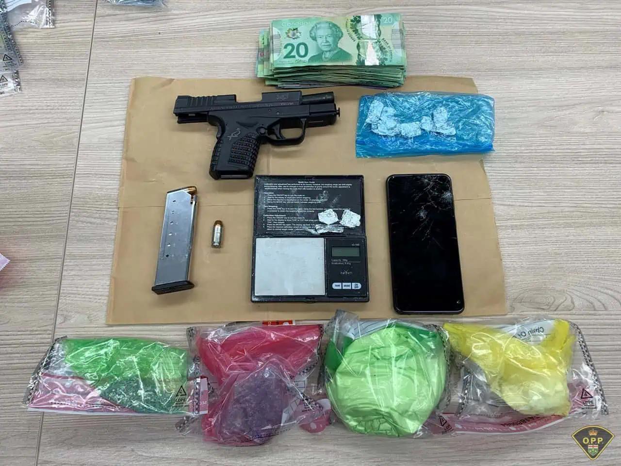 Loaded gun, cocaine seized by cops in northern Ontario; Mississauga man charged [Video]