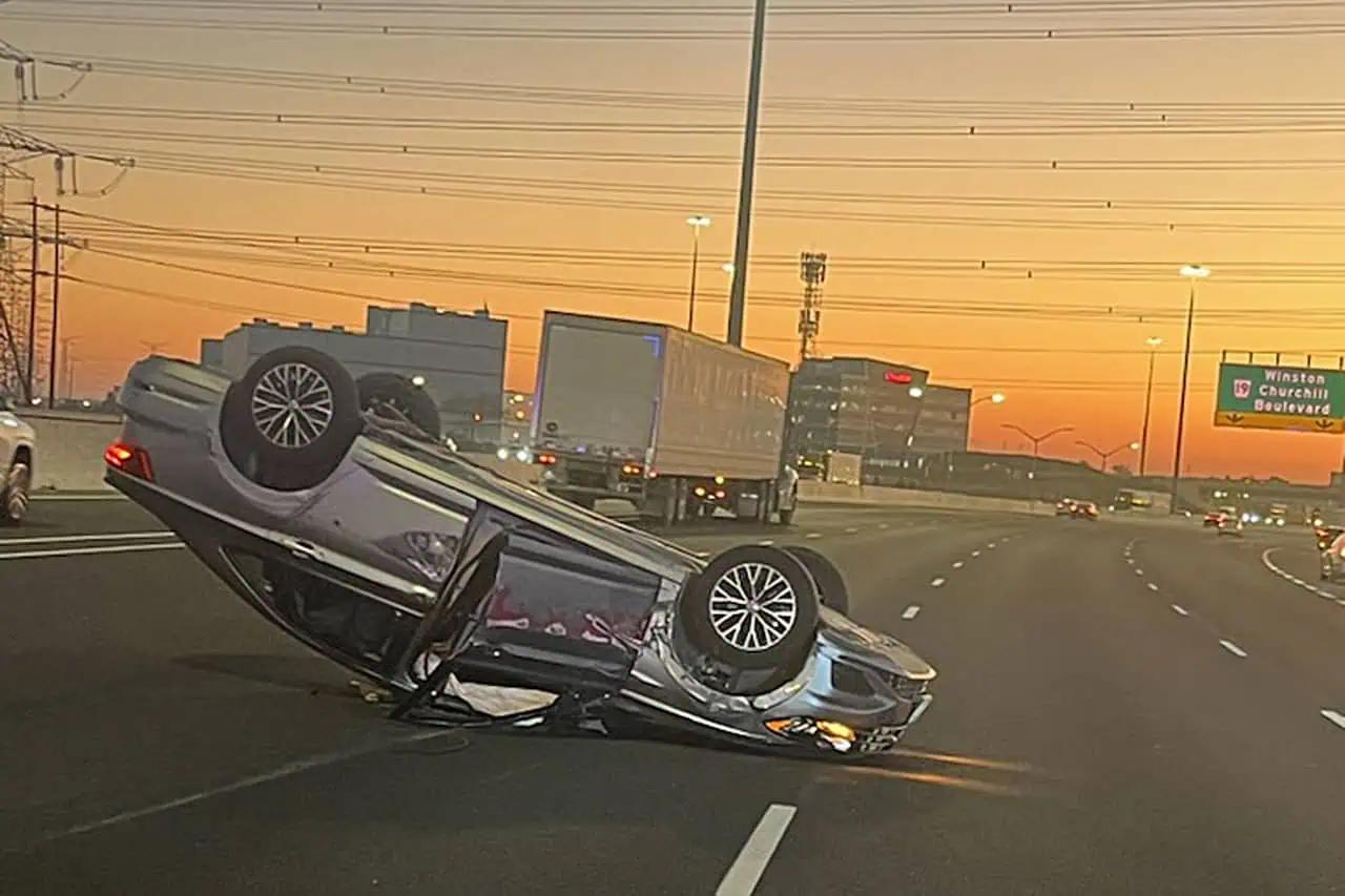 VIDEO: Stolen vehicle rollover closes lanes on Highway 401 in Mississauga [Video]