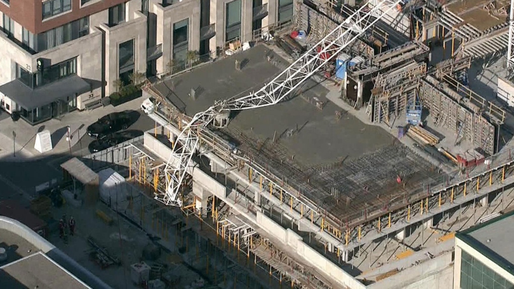 Crane collapses into Toronto building under construction [Video]