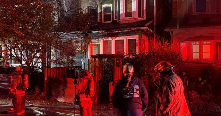 Fire at Toronto home spreads to 2 others, electric vehicle also caught in blaze – Toronto [Video]