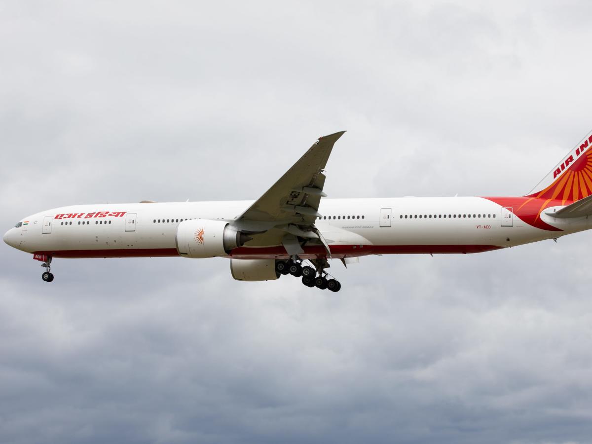 An apparent bomb threat saw over 200 Air India passengers stranded in Canada’s freezing remote north before the air force picked them up [Video]