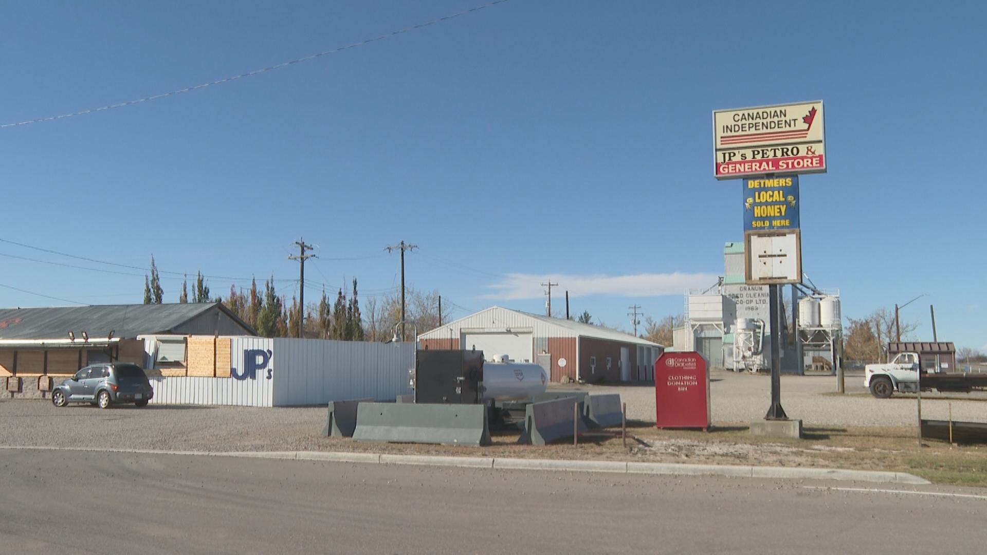 Granum, Alta. gas station reopens pumps after months-long closure – Lethbridge [Video]