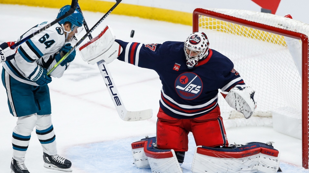 Jets gift Hellebuyck with eight goals of run support on night of his 500th start [Video]