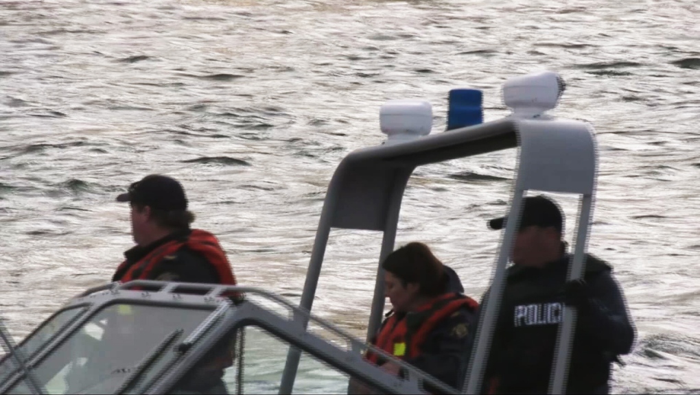 Bow River search conducted by Calgary police and other first responders [Video]