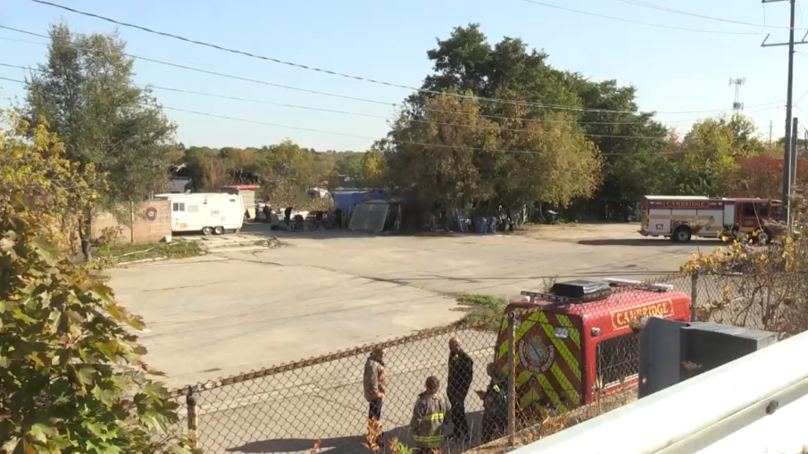 Two trailers destroyed in suspicious Cambridge fire [Video]