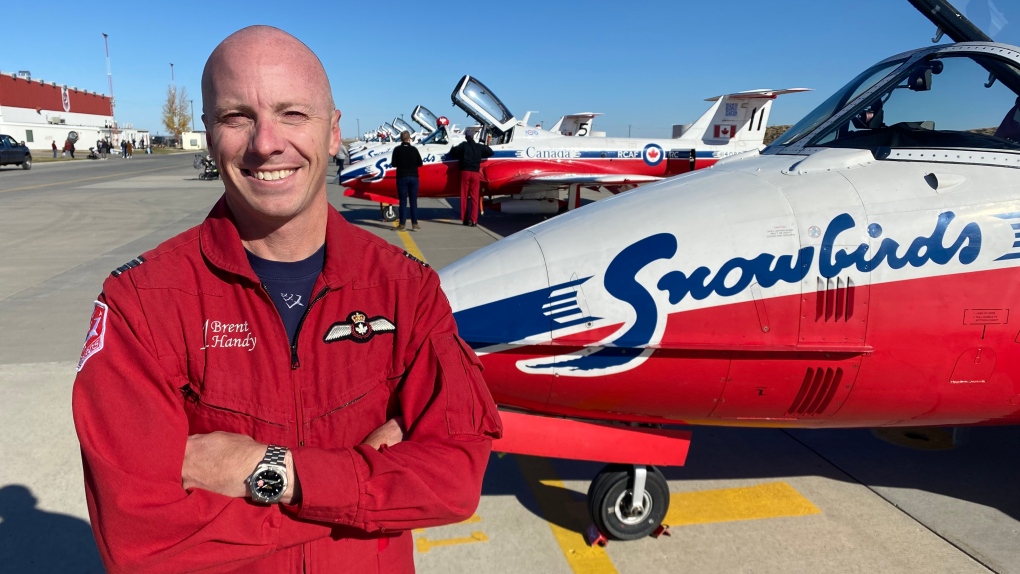 Canadian Forces Snowbirds mark end of season with traditional show [Video]