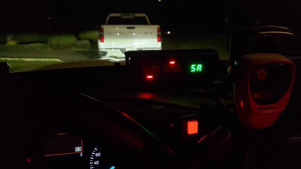 Saskatchewan driver ticketed after failing to pull over, parking in driveway and walking away [Video]