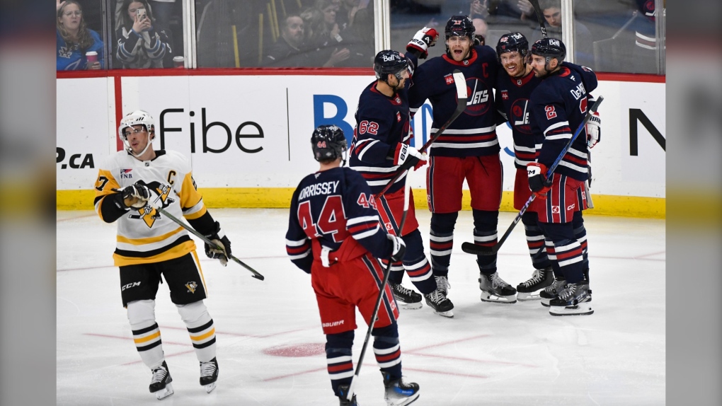 Lowry, Appleton’s late goals lift Jets over Penguins 6-3; Winnipeg stays undefeated [Video]