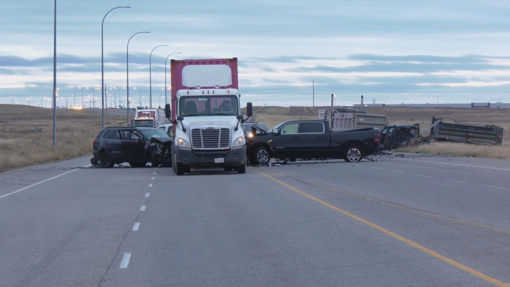 Peigan Trail crash sends 3 people to hospital: police [Video]