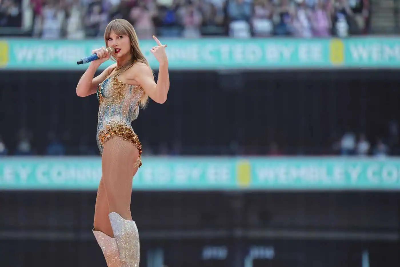 How to spot a Taylor Swift ticket scam as fraud reports skyrocket [Video]