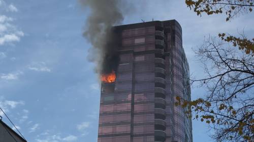 Fire breaks out in downtown Vancouver building [Video]